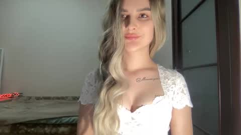 Mia online show from October 30, 10:54 pm