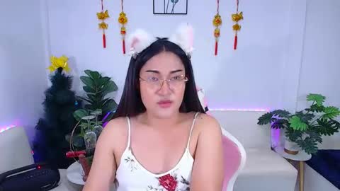 Ploysai online show from March 17, 1:38 pm