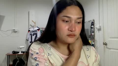 Ploysai online show from August 1, 3:57 pm