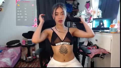 pocahot222 online show from October 12, 4:16 am