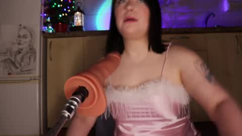 Lisa online show from December 8, 9:30 pm