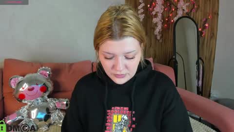 Polly online show from March 27, 1:33 am