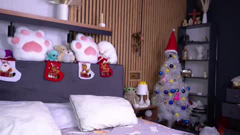 Polly online show from November 27, 8:00 am