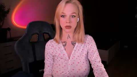 Megan.online  online show from March 1, 7:29 pm