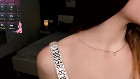 Elizabeth online show from September 30, 7:13 pm
