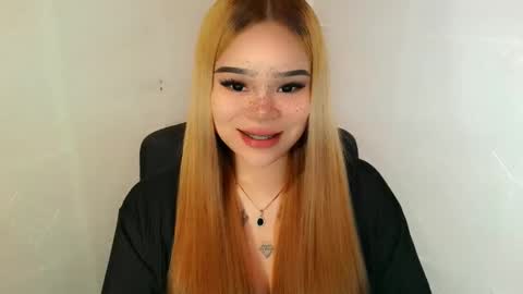 MAXXINE online show from December 2, 4:11 am