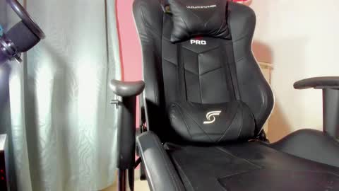 PRESSURE online show from March 9, 11:15 am