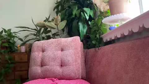 Pretend online show from June 18, 3:17 pm