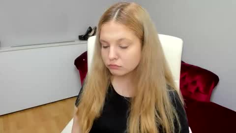 Lisa online show from May 25, 2:01 pm