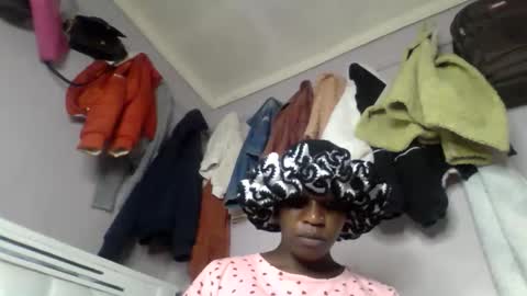 pretty_curvy99 online show from March 2, 7:31 pm