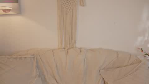 pretty_goddess online show from January 14, 2:58 pm