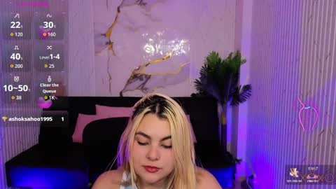 pretty_tay online show from April 12, 11:58 am