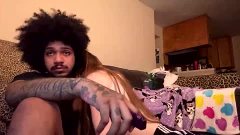 prettyypinkk3 online show from March 18, 7:36 am