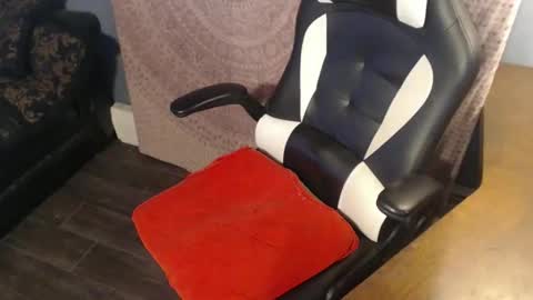 prettybigben online show from January 5, 5:27 pm