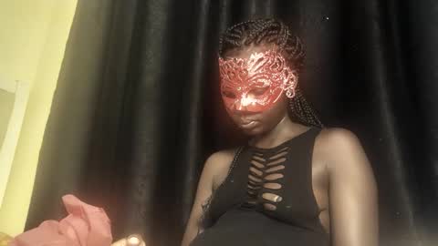 Vee online show from May 8, 6:13 pm