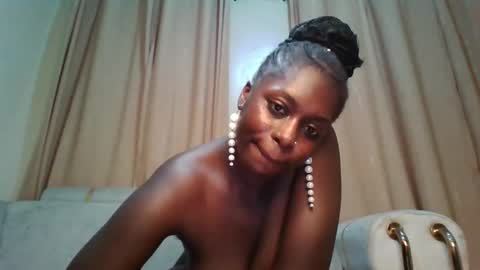 prettydulce online show from November 24, 3:33 pm