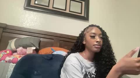 prettyfacefemale online show from March 8, 7:23 am