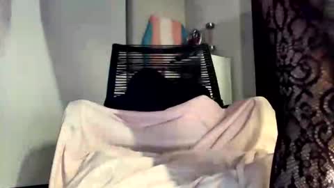 Pretty or Flacka  online show from April 16, 6:02 am