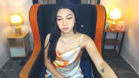 prettyhothugecock online show from January 10, 12:36 pm