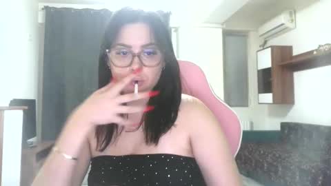 prettyjulliette online show from June 1, 6:20 pm
