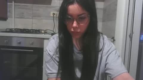 prettyjulliette online show from May 10, 5:30 pm