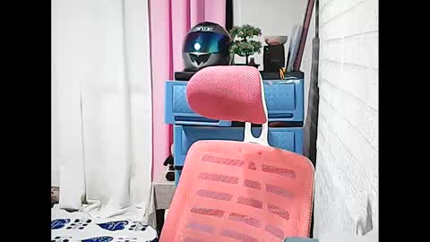 olivia for short oliv online show from February 3, 9:19 am