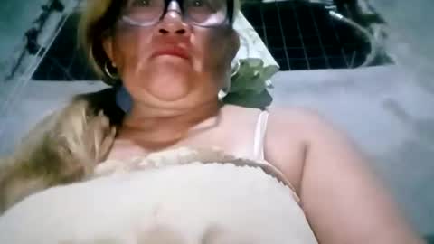 prettyrose01 online show from April 22, 10:44 am