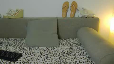 prettyvanessa online show from March 28, 8:27 am