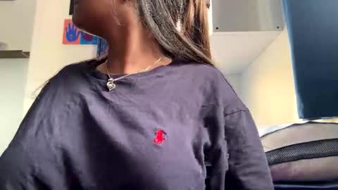 prettyyalisha online show from April 15, 2:20 pm