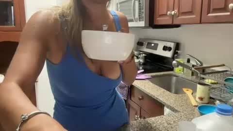 prettyyykittyyy22 online show from May 1, 11:21 pm