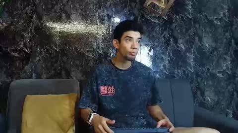 prince_arthur77 online show from January 6, 1:37 pm