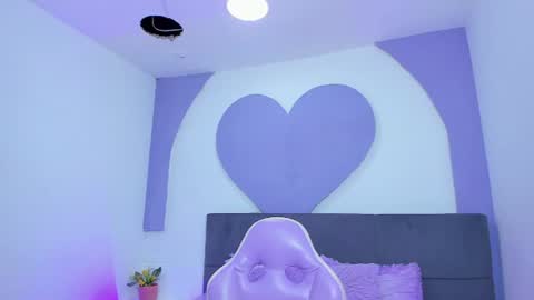 Mia online show from August 9, 3:23 am