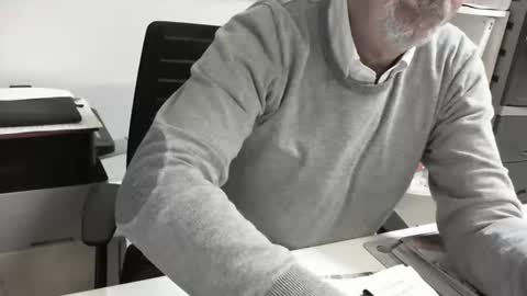 mature hairy guy online show from November 8, 5:49 pm