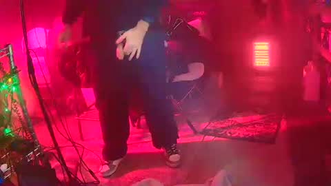 punkrunr083 online show from February 13, 7:35 am