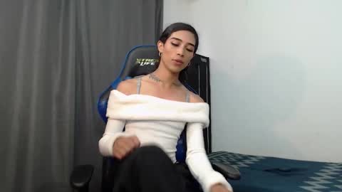 Cris online show from February 19, 6:29 pm