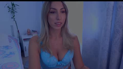 Isabelle online show from September 24, 11:50 am