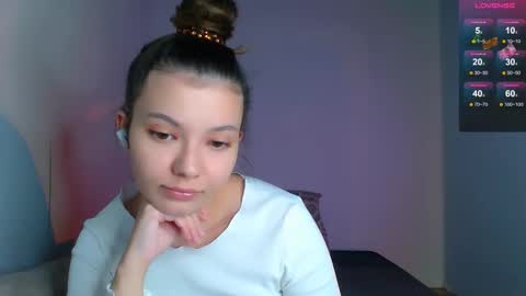 Snapshot of purple_peach chatting on October 12, 12:25 am Carolyn online show from October 12, 12:25 am