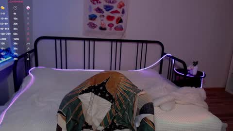 Francine online show from December 25, 8:50 pm