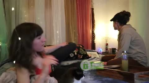 purrin pussies online show from February 18, 2:33 am