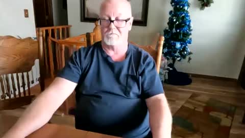 pussylover1365 online show from February 14, 9:32 pm