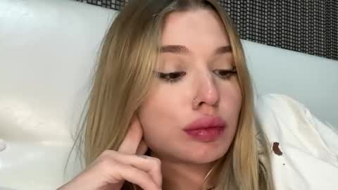 Lina online show from October 20, 11:59 am