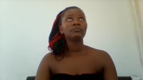 Snapshot of queen_diveer chatting on October 25, 9:52 am queen_diveer online show from October 25, 9:52 am