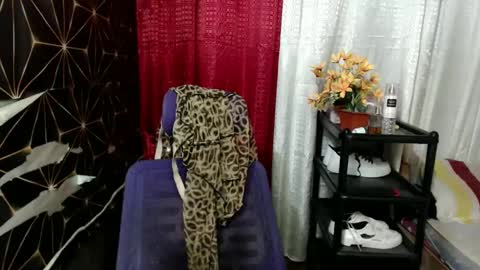 queen_ennah online show from January 22, 1:31 am