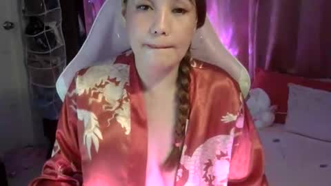 QueenHennessy online show from December 18, 6:58 pm