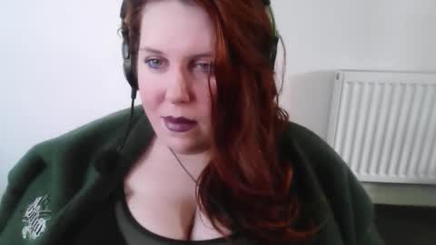 queen_o_swords online show from February 22, 10:30 am