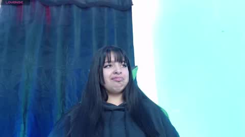 Snapshot of queen_salomme chatting on October 9, 11:59 am queen_salomme online show from October 9, 11:59 am