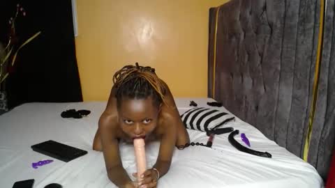 queen_sashavixen online show from November 19, 5:23 pm