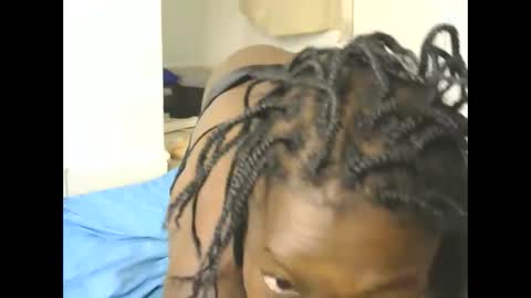 Snapshot of queenmojo_1_1 chatting on September 30, 7:08 am melly online show from September 30, 7:08 am