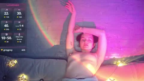 QueenOfModels online show from April 10, 3:39 pm