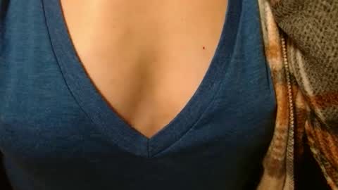 queenoftenderness online show from March 31, 8:42 pm